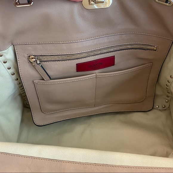 Valentino Garavani Rockstud medium tote 👜 - Picture 9 of 9